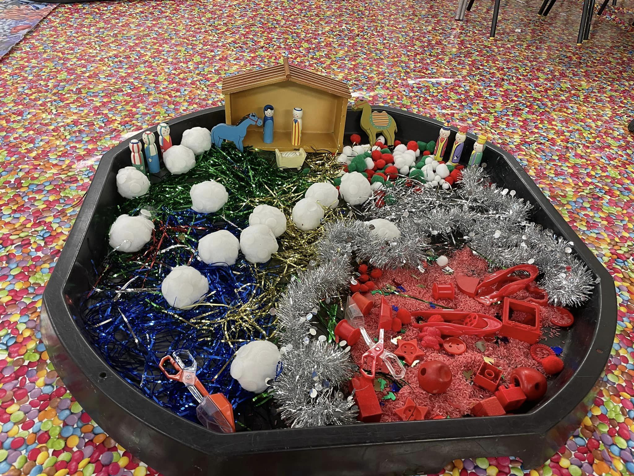 Christmas sensory tray.jpg